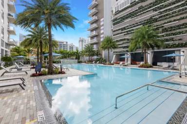 Main picture of 2700 Biscayne Blvd