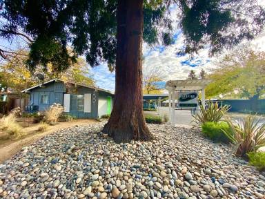 Main picture of 2001 Colony St