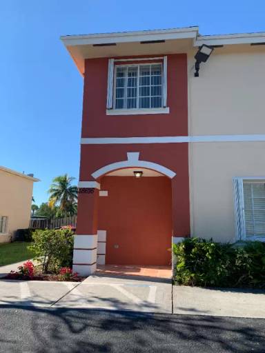 Main picture of 18616 SW 100th Ave