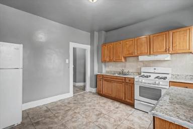 Main picture of 250 S 5th Ave