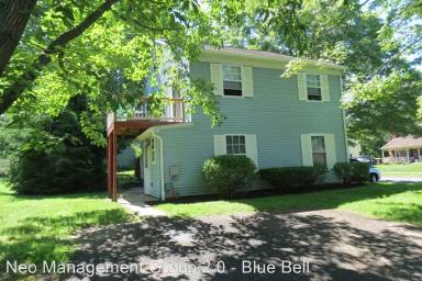 Main picture of 853 Girard Ave