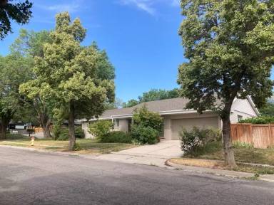 Main picture of 1435 S Yuma St