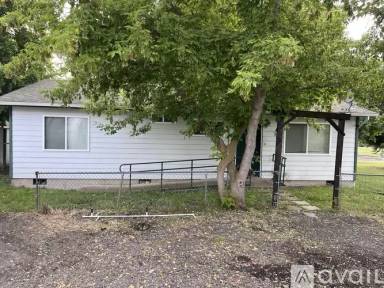 Main picture of 806 1 2 Main St