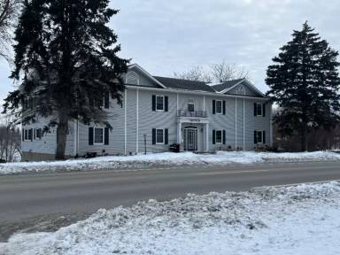 Main picture of 401 Walnut Ave