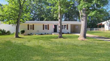 Main picture of 111 Susan Ave