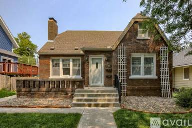 Main picture of 2347 S 33rd St