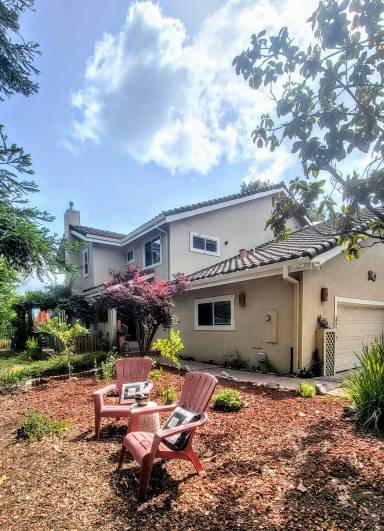 Main picture of 320 Oak Creek Blvd