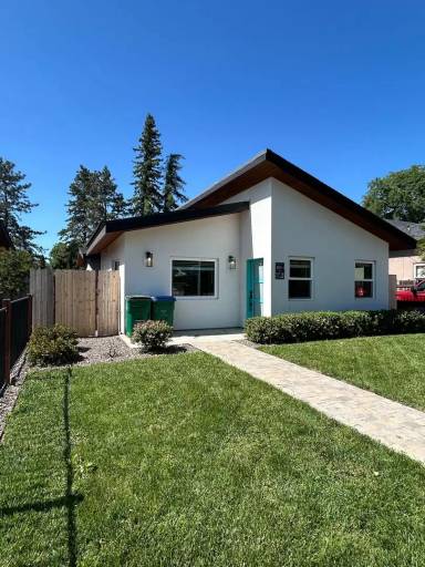 Main picture of 372-384 E 8th Ave