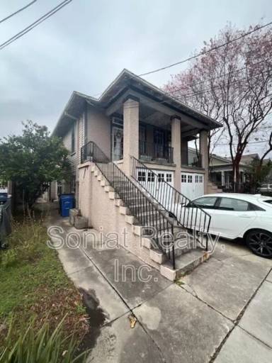 Main picture of 851 1/2 Taft Pl