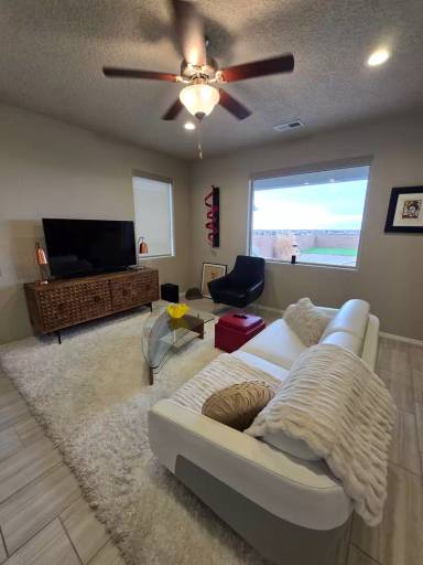 Main picture of 888 Tazanita Loop SE