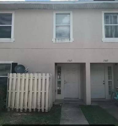 Main picture of 1305 Fettler Way