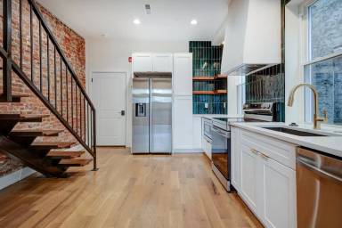 Main picture of 2835 W Diamond St