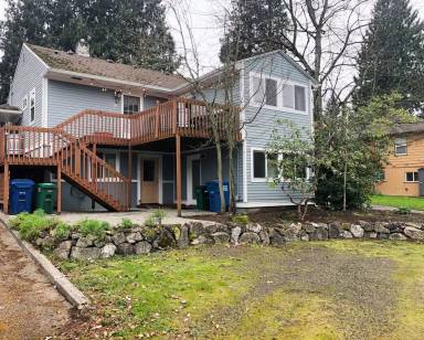 Main picture of 5740 NE 62nd St