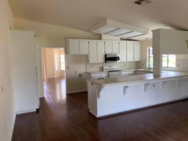Main picture of 925 Inverness Dr