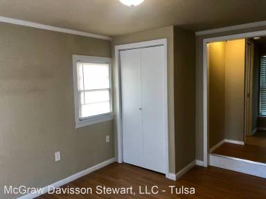 Main picture of 1631 E 45th Pl
