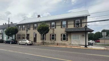 Main picture of 1 W Main St