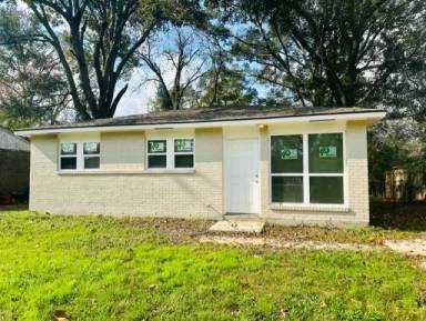 Main picture of 6167 Matthews St