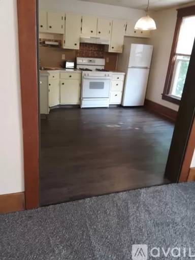 Main picture of 100 E Saint Clair St