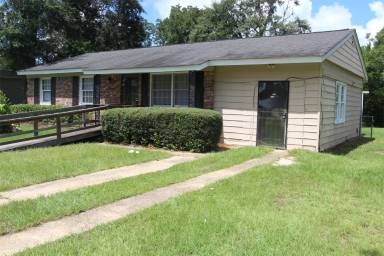 Main picture of 2613 Trenton Ln