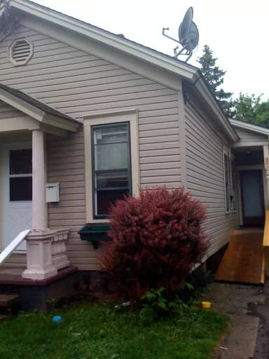 Main picture of 939 Highland St