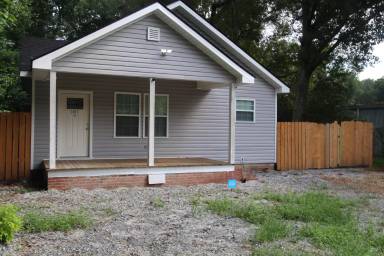 Main picture of 1407 E Broad Ave