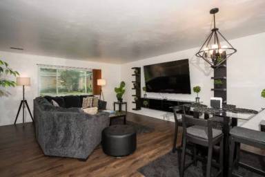 Main picture of 891 S Club House Rd
