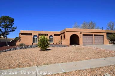 Main picture of 9615 Avenida de la Luna NE