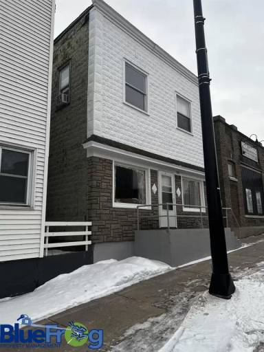 Main picture of 129 Main St