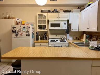 Main picture of 1630 N Wells St