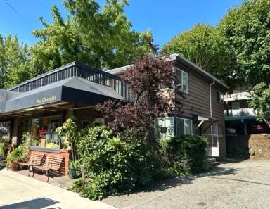 Main picture of 7810 E Green Lake Dr N