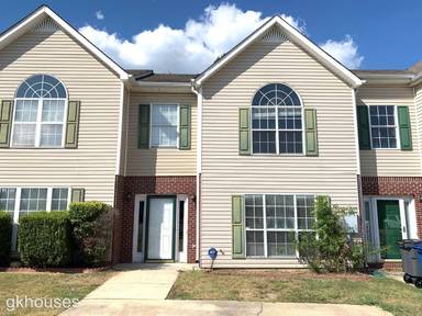 Main picture of 7507 Spencer Ln