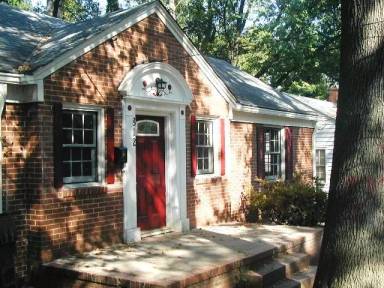 Main picture of 808 W Markham Ave