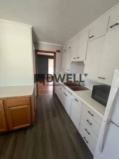 Main picture of 1300 2nd Ave SW