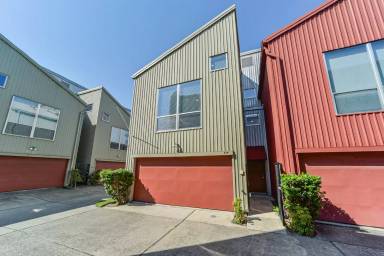 Main picture of 819 Robin St