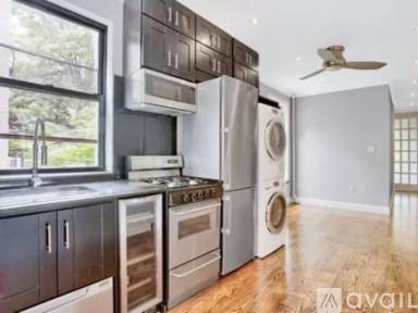 Main picture of 212 E 105th St