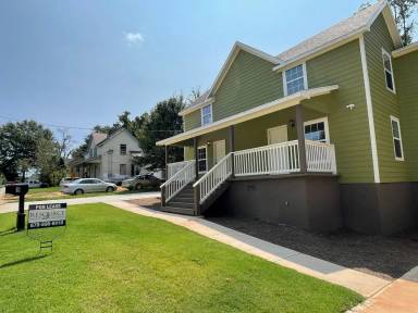 Main picture of 3 Dunlap St