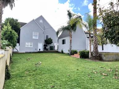 Main picture of 1334 W 17th St