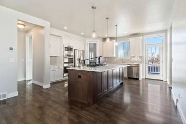 Main picture of 369 W Clark Cir
