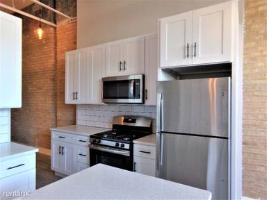 Main picture of 4433 W Fullerton Ave