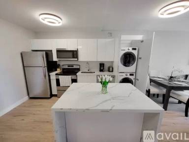 Main picture of 14000 Biscayne Blvd