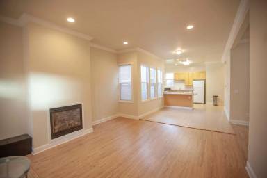 Main picture of 222 Sadowa St