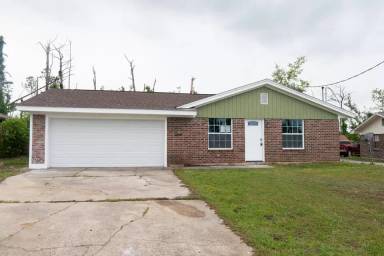 Main picture of 4004 E 12th Ct