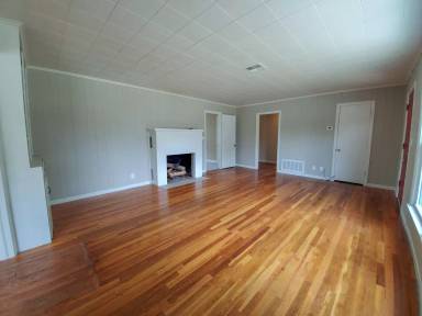 Main picture of 118 W Franklin St