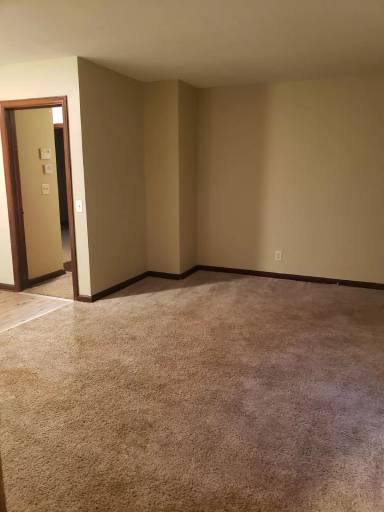 Main picture of 908 W Lincoln Ave