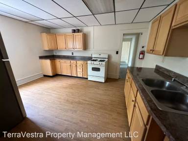 Main picture of 209 Center St