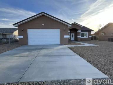 Main picture of 901 Lone Pine Rd