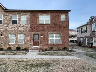 Main picture of 102 Whitman Xing
