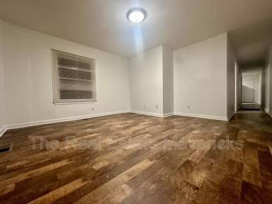 Main picture of 1082 E Elmwood Dr