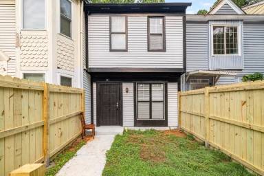 Main picture of 431 Saint Ives Sq