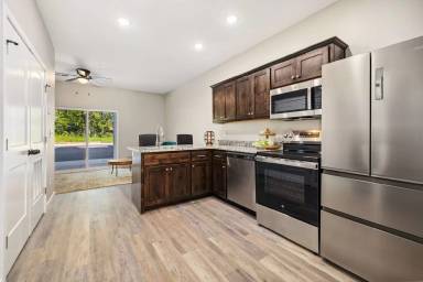 Main picture of 3861 W University St